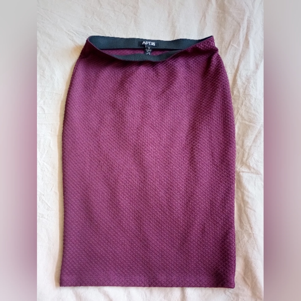 Maroon stretchy pencil skirt